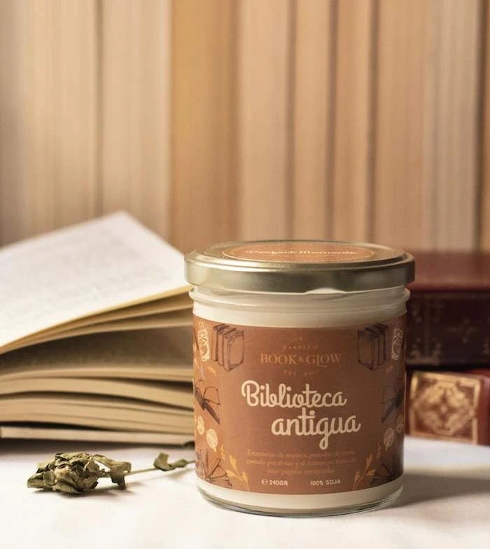 Book And Glow - *Perfect Moments* - Bougie De Soja - Biblioteca Antigua 2 Book And Glow - *Perfect Moments* - Bougie De Soja - Biblioteca Antigua – Image 2