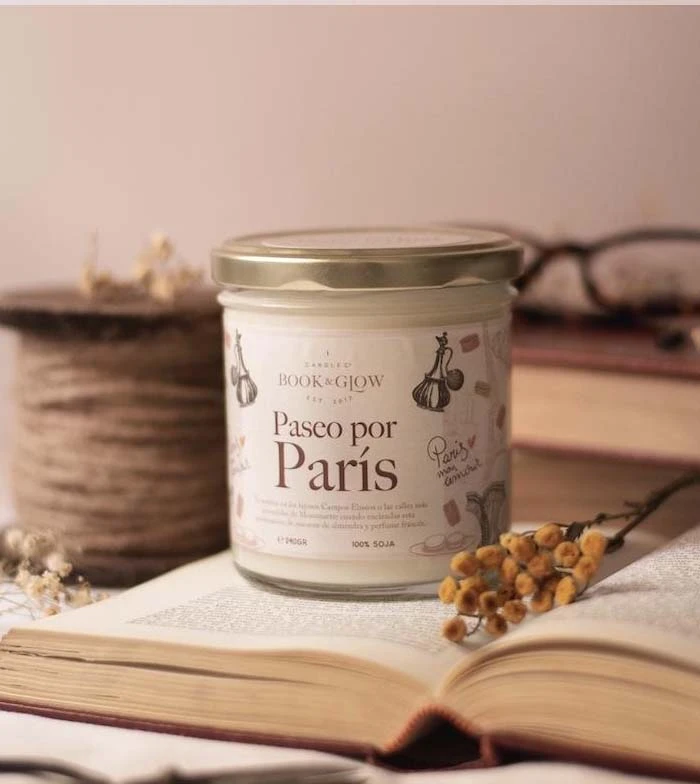 Book And Glow - *Wanderlust* - Bougie De Soja - Paseo Por París 2 Book And Glow - *Wanderlust* - Bougie De Soja - Paseo Por París – Image 2